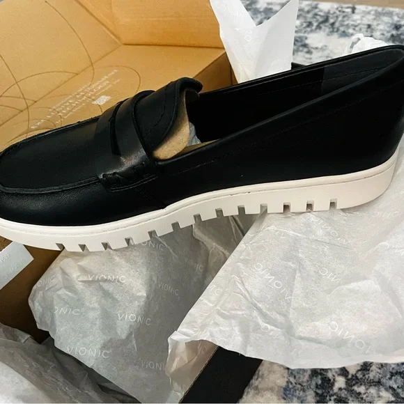 Vionic Women's Flats & Loafers - Black - Picture 2 of 9